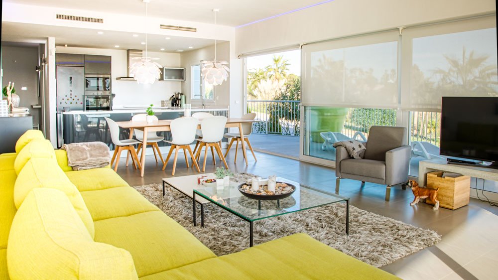 Boost performance and diversify your sales prospects with video. #1momentphoto #byHelenaMiller